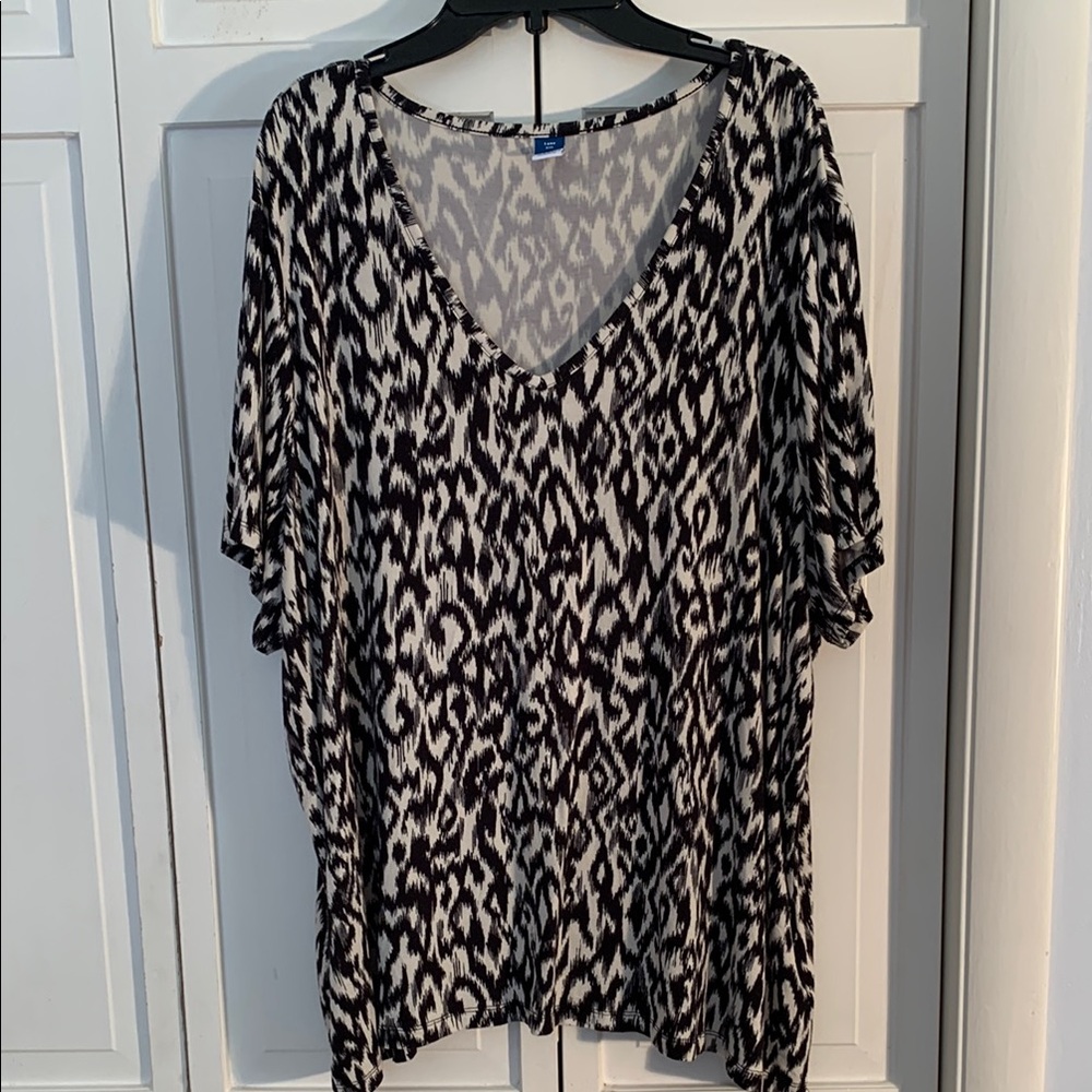 Old Navy Black & White Relaxed Graphic Blouse EUC
